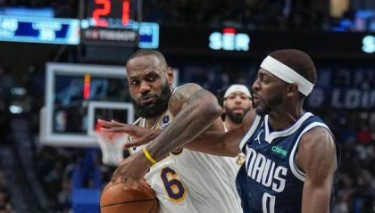 PG电子官方-湖人队迎来冲刺赛程 詹姆斯脚踝伤病依然令人担忧